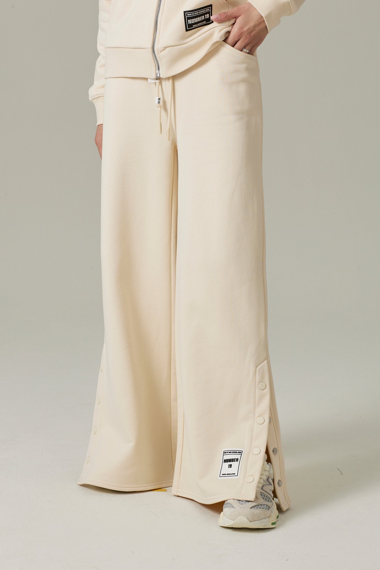 Ensemble Sweat à capuche zippé et Pantalon button – Image 3