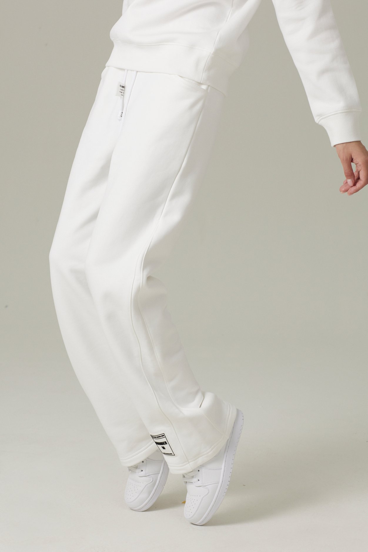 Ensemble Pull oversized à col montant uni et Pantalon droit – Image 3