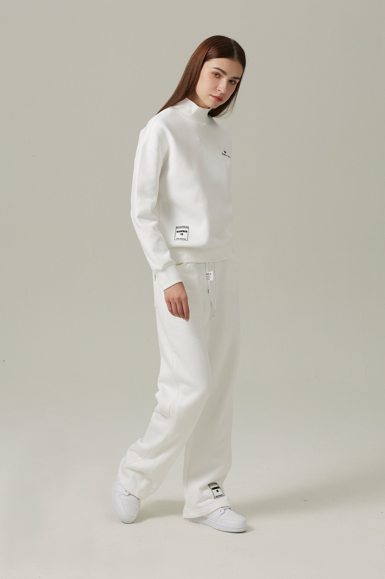 Ensemble Pull oversized à col montant uni et Pantalon droit