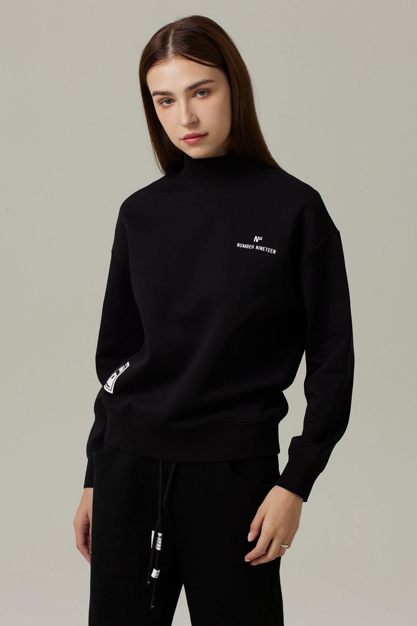 Ensemble Pull oversized à col montant uni et Pantalon droit – Image 5