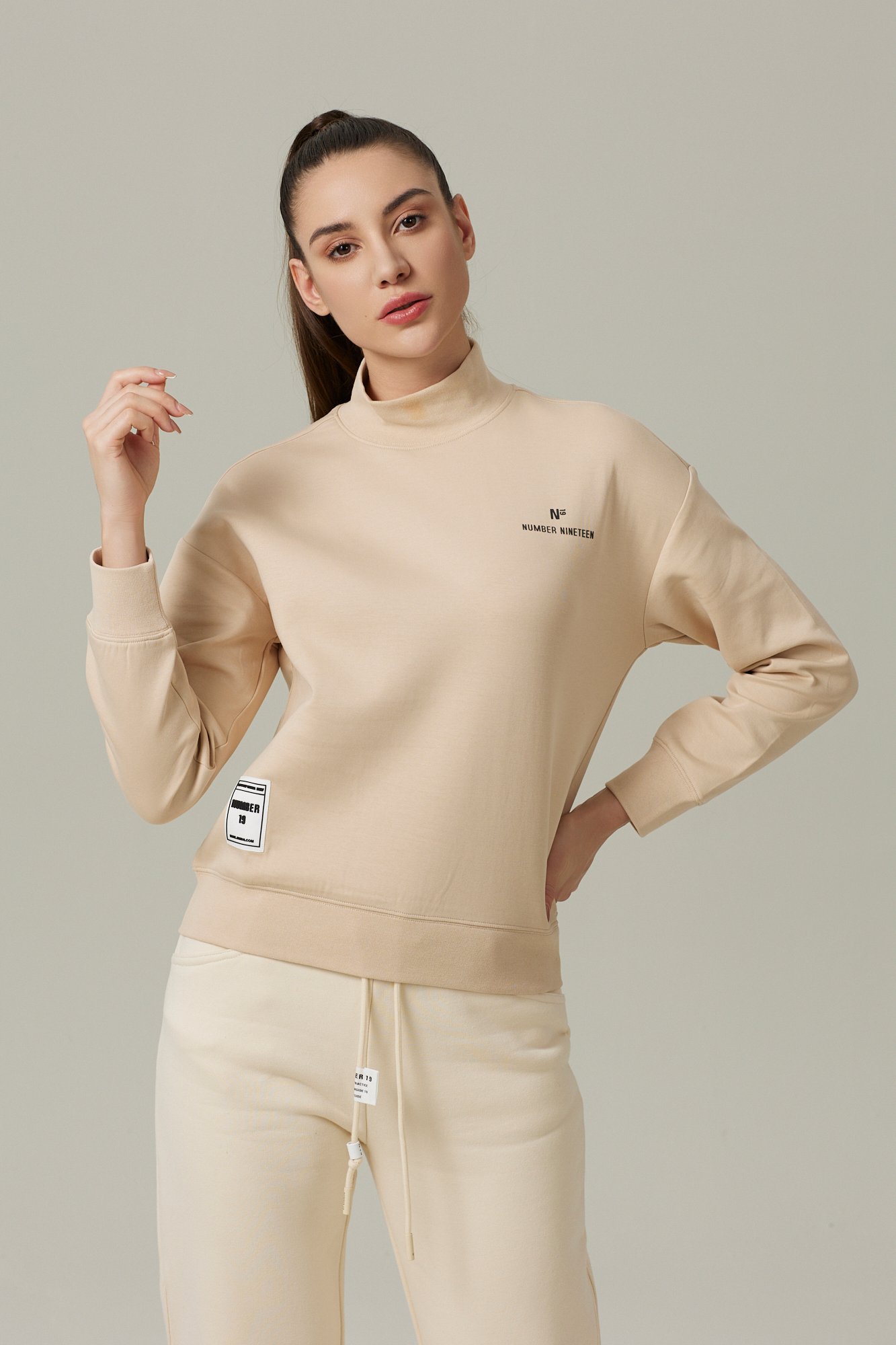 Ensemble Pull oversized à col montant uni et Pantalon droit – Image 8