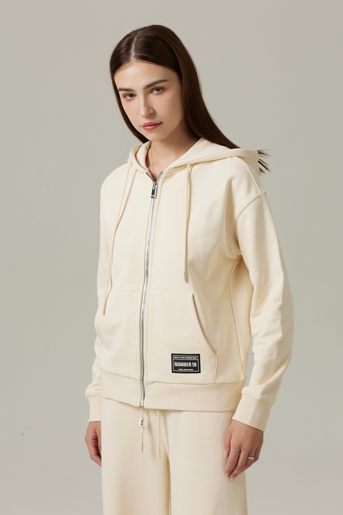 Ensemble Sweat à capuche zippé et Pantalon button – Image 2